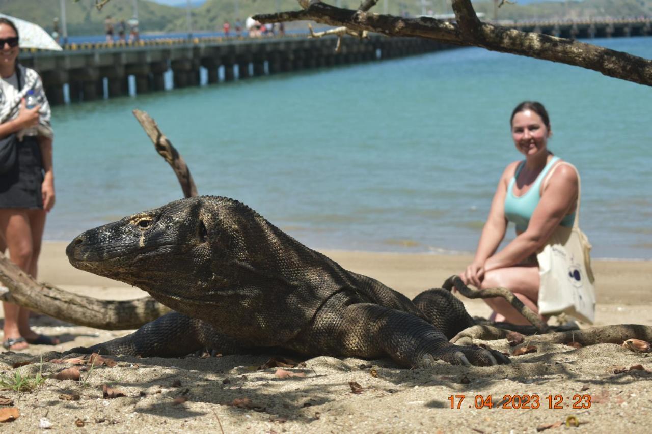 Four-G Home Stay & Komodo Tour Лабуан Баджо Екстериор снимка