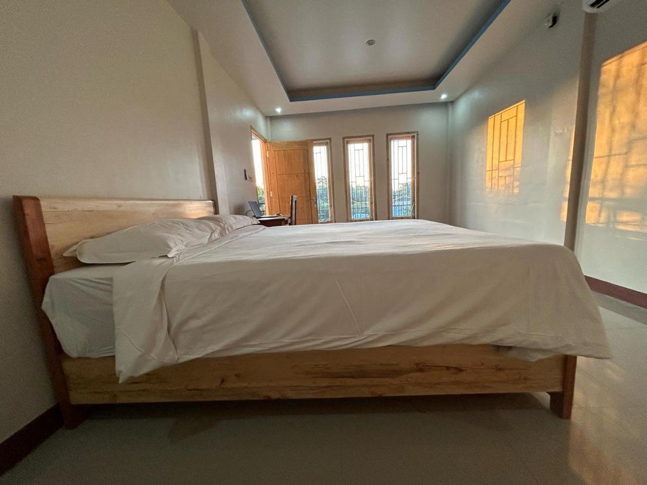 Four-G Home Stay & Komodo Tour Лабуан Баджо Екстериор снимка