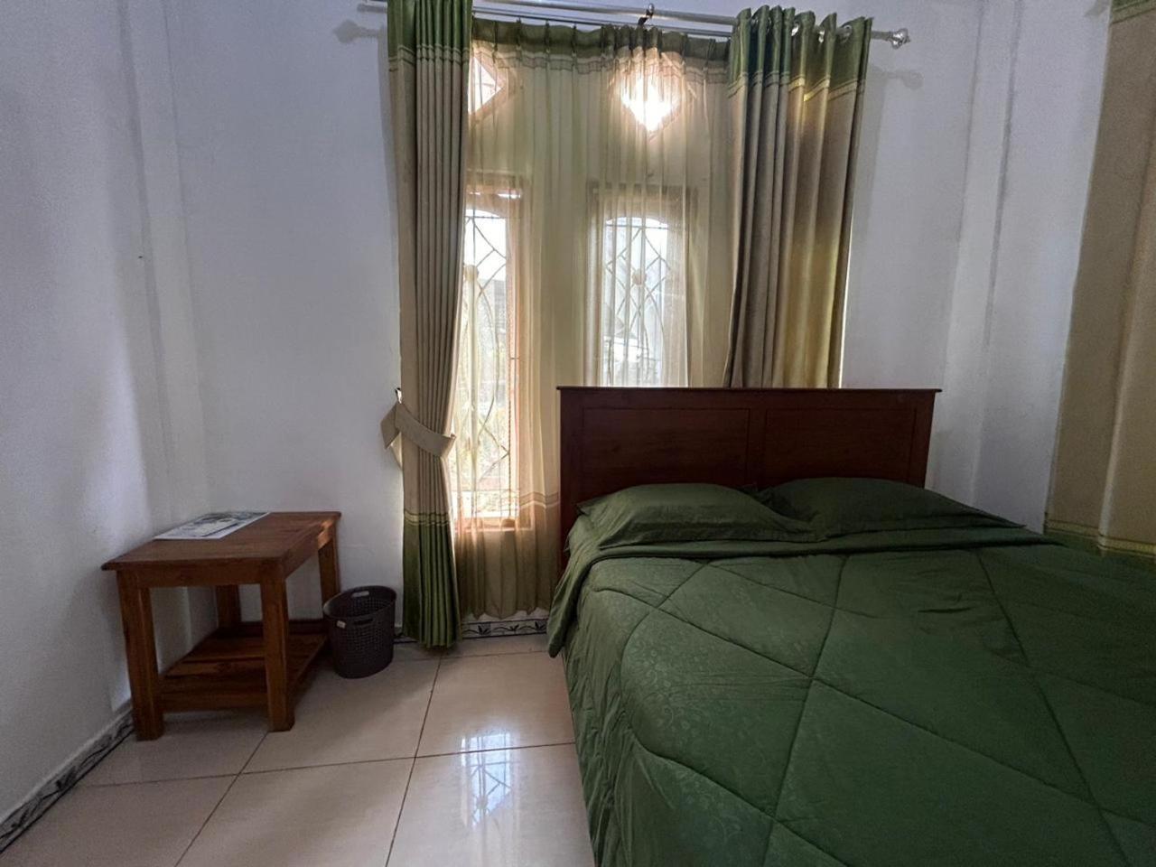 Four-G Home Stay & Komodo Tour Лабуан Баджо Екстериор снимка
